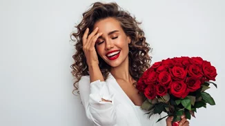 Θηλυκά και κομψά | 5 οικονομικά αρώματα με νότες τριαντάφυλλου