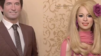 Το κέρινο ομοίωμα του Δημήτρη Παπαμιχαήλ, στήθηκε δίπλα σε αυτό της Αλίκης Βουγιουκλάκη