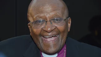 Πέθανε ο Ντέσμοντ Τούτου | Ο ήρωας αρχιεπίσκοπος που έδωσε αγώνα κατά του απαρτχάιντ