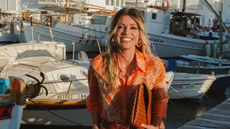 5 κόκκινα μπικίνι για να αντιγράψεις το beach look της Βάσιας Κωσταρά