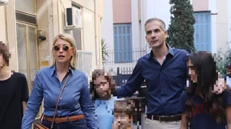 Κώστας Μπακογιάννης & Σία Κοσιώνη | Οικογενειακώς στην κάλπη - Το chic σύνολο της δημοσιογράφου