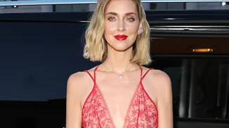 Silver Chrome nails | H Chiara Ferragni με το πιο λαμπερό μανικιούρ του καλοκαιριού