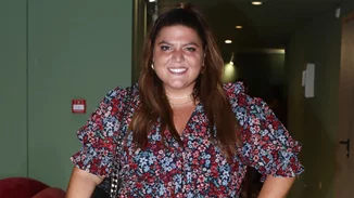 Η Δανάη Μπάρκα φόρεσε το τέλειο τζιν παντελόνι για γυναίκες με καμπύλες