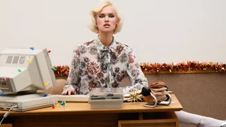 5 + 1 κομμάτια που ξεχωρίσαμε από την εορταστική limited collection καμπάνια της Vassia Kostara