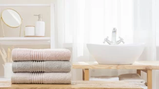 Γιατί οι πετσέτες μπάνιου έχουν γραμμές;