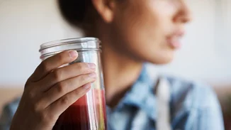 Αυτό είναι το smoothie αποτοξίνωσης που καίει το λίπος