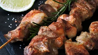 Μπορούμε να φάμε υγιεινά την Τσικνοπέμπτη; Η ελληνική ημέρα πρωτεΐνης και τι να γνωρίζεις