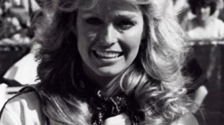 "Farrah Fawcett Flip" | Το απόλυτο χτένισμα του καλοκαιριού