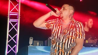 Νεκρός σε τροχαίο ο γνωστός ράπερ Mad Clip - Η Porsche "καρφώθηκε" σε δέντρο [εικόνες - βίντεο]