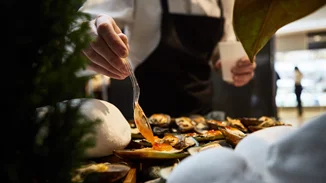 Η περίεργα άβολη περίπτωση του "Καλή σας Απόλαυση"