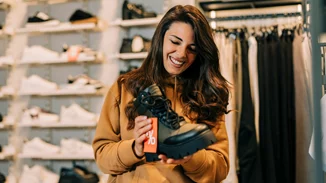 Ανοικτά τα εμπορικά σήμερα, πρώτη Κυριακή της χειμερινής εκπτωτικής περιόδου