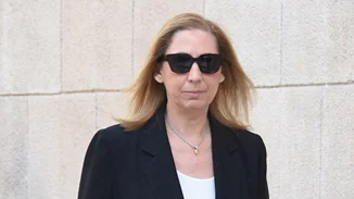 Πήραν φωτιά τα μαλλιά της Μαριλίζας Ξενογιαννακοπούλου στην Ανάσταση (βίντεο)