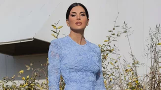 Η Σταματίνα Τσιμτσιλή είναι μία ενημερωμένη fashionista | Φόρεσε το must have πουλόβερ από τη Zara