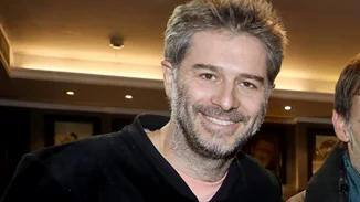 Αλέξανδρος Μπουρδούμης | Στην Παναγιά της Τήνου αγκαλιά με τον μικρό Αναστάση