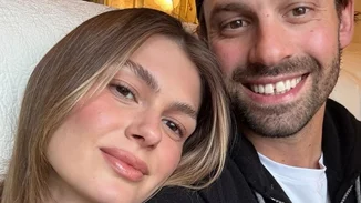 Αμαλία Κωστοπούλου | Το πρώτο της φωτογραφικό άλμπουμ μετά τον γάμο με τον Jake Medwell – Η φωτογραφία με τις βέρες