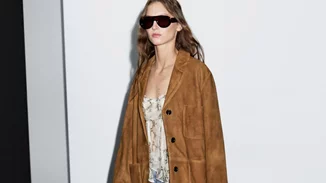 Το suede blazer από τη Massimo Dutti που μας βάζει σε mood φθινοπωρινού shopping