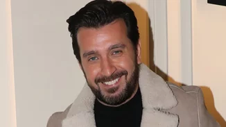 Ο Θάνος Πετρέλης σε σπάνια εμφάνιση με την κούκλα κόρη του, Ζένια