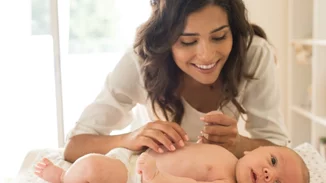 Αυτό που θέλει το μωρό, εκείνο που εμπιστεύεται η μαμά | Η νέα σειρά φυσικής βρεφικής φροντίδας που λατρέψαμε