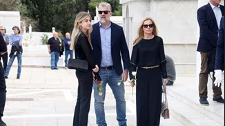 Κηδεία Άννας Παναγιωτοπούλου | Συντετριμμένη η 17χρονη εγγονή της