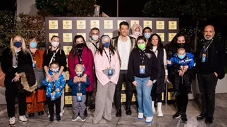 Το Golden Hall υποδέχθηκε τα Χριστούγεννα με τον κορυφαίο Έλληνα star Σάκη Ρουβά, σε μια λαμπερή βραδιά αφιερωμένη στο Σωματείο "ΕΛΠΙΔΑ"