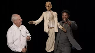 Φεστιβάλ Αθηνών | Tο αποκαλυπτικό ταξίδι του "Φάουστ στην Αφρική" μας υπενθύμισε τι (μπορεί να) σημαίνει πολιτικό θέατρο