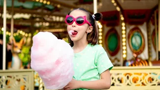 "Κι εμείς τρώγαμε γλυκά..." | Η παιδίατρος εξηγεί γιατί ειδικά τα σημερινά παιδιά πρέπει να αποφεύγουν τα γλυκά