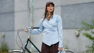 Οι μπορντό μπότες με kitten heels από τη Stradivarius που θα φοράς με άνεση όλη μέρα