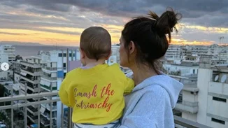 Μαίρη Συνατσάκη | Η Ολίβια κάνει βόλτα με την καλύτερή της φίλη και μας κάνει να χαμογελάμε