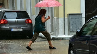 Ισχυρές βροχές, καταιγίδες και κεραυνοί έως αργά το απόγευμα