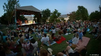 Καλοκαίρι συντροφιά με αγαπημένους καλλιτέχνες στον Κήπο του Μεγάρου
