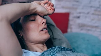 Δηλώνει "αλλεργική στη βαρύτητα" και ξοδεύει πάνω από 23 ώρες ξαπλωμένη στο κρεβάτι