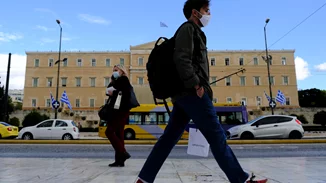 Πώς πάνε στη δουλειά όσοι εργαζόμενοι δεν έχουν κάνει τρίτη δόση εμβολίου - Κινδυνεύουν και με απόλυση