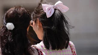 5 αξεσουάρ για τα μαλλιά σου που θα βρεις στις εκπτώσεις στη Mango