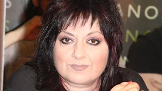 "Ο σύντροφος της Σοφίας Μουτίδου είναι κορμάρα. Έχω δει και κοιλιακούς"