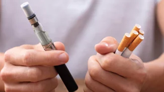 Μεγαλύτερος κίνδυνος εγκεφαλικού σε νεότερη ηλικία για τους ατμιστές απ' ότι για τους παραδοσιακούς καπνιστές