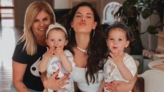 Ξανά στο σχολείο η Χριστίνα Μπόμπα σε διπλανή αίθουσα από τις κόρες της | Η ευγενική παρατήρηση που δέχτηκε από follower