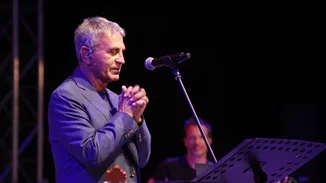 Η ξεχωριστή περίπτωση του Γιώργου Νταλάρα