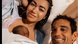 Όλγα Φαρμάκη - Σταύρος Μαντόπουλος | Η πρώτη φωτογραφία με τη νεογέννητη κόρη τους από το μαιευτήριο