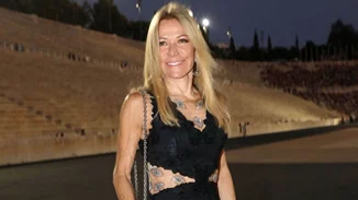 Μαριάννα Λάτση | Στο Μέγαρο Μουσικής με μανικιούρ στην απόλυτη απόχρωση θηλυκής κομψότητας