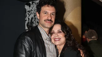 Περήφανος γιος ο Ορφέας Αυγουστίδης | Η αγκαλιά της συζύγου του, Γεωργίας Κρασσά στη Μαρία Τζομπανάκη