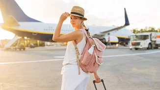 10 καλοκαιρινά κομμάτια που αξίζει να προσθέσεις στη βαλίτσα σου για το τριήμερο του Αγίου Πνεύματος