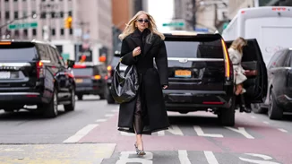 Εάν αποφασίσεις να βγεις σήμερα με τις φίλες σου, ντύσου για τον εαυτό σου