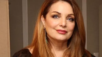 Άντζελα Γκερέκου | Χαμογελαστή στο Ίδρυμα Σταύρος Νιάρχος