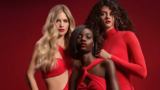 Η επαναστατική μάσκα επανόρθωσης που κάνει θαύματα ακόμα και στα πιο ταλαιπωρημένα μαλλιά