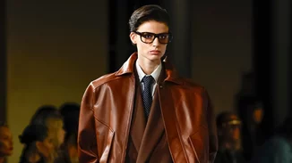 Το Mocha Mousse είναι το χρώμα του 2025 σύμφωνα με την Pantone | Πώς θα το προσθέσεις με στιλ στα looks σου