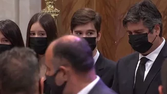 Απαρηγόρητοι ο σύζυγος και τα παιδιά της Φώφης Γεννηματά στην κηδεία- Με δάκρυα στα μάτια