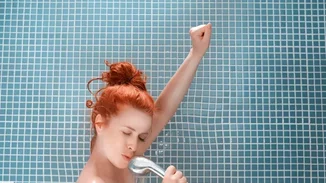 Πρέπει ή δεν πρέπει να κάνεις κάθε μέρα ντους; Τι λένε οι δερματολόγοι