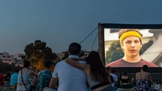 Το ΚΠΙΣΝ υποδέχεται την πανσέληνο του Αυγούστου με silent disco, θαλάσσια ποδήλατα, yoga και σινεμά