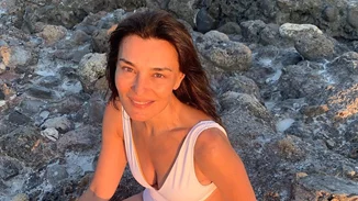 7 Ελληνίδες άνω των 50 που μεγαλώνουν όμορφα "αγκαλιάζοντας" τα φυσικά μαλλιά τους