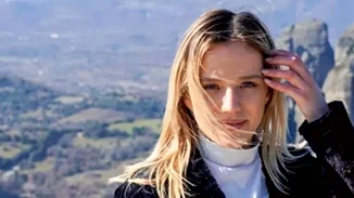 Η τραγική ιστορία της 23χρονης Ιφιγένειας - Επέζησε ο αρραβωνιαστικός της | "Τη βάλαμε στα καθίσματα, αλλά δε με άφησαν να ξαναμπώ. Από τότε την έχασα.".